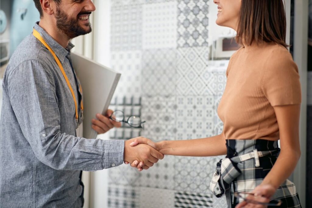 poignée de main pour améliorer l'expérience client